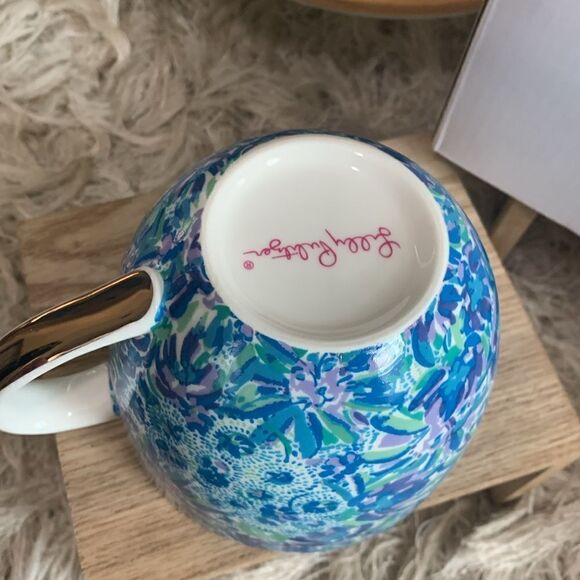 Set Of 2 Lilly Pulitzer Ceramic 12oz Mugs Blue Floral Design With Original Box - Picture 15 of 17